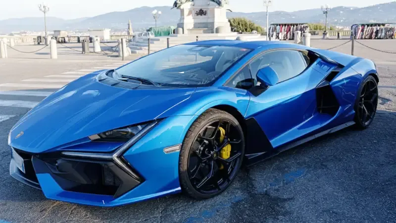 Lamborghini Revuelto